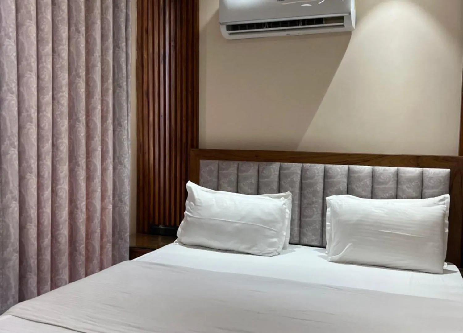 Myst Luxury Stays Zirakpur Apartment